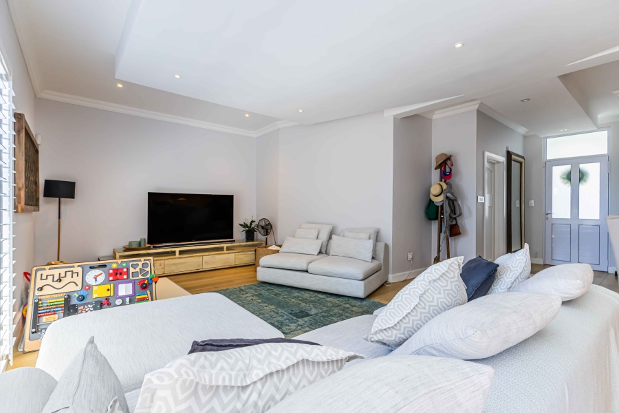 4 Bedroom Property for Sale in Sea Point Western Cape